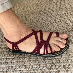 PLAKA Palm Leaf Purple Burgandy Braided sandals, 7.5-8. Gently used. Flats.